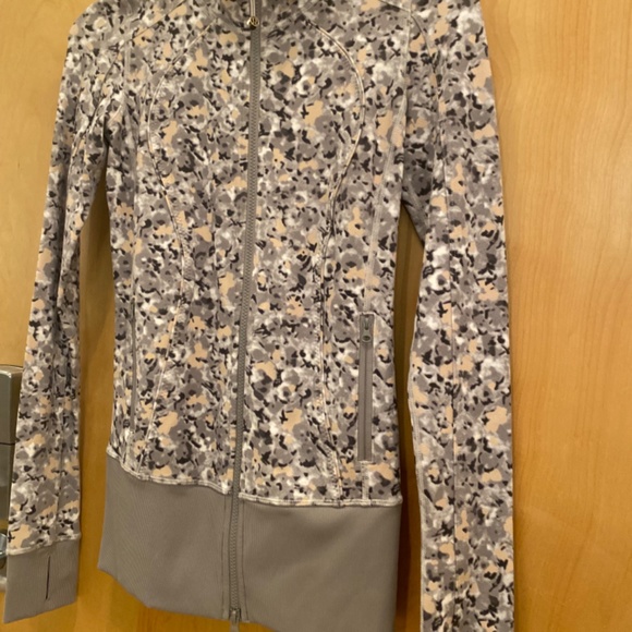 Lululemon sweater - Picture 2 of 8